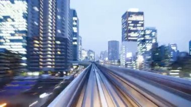 tren yolculuğu Gökkuşağı Köprüsü ve Tokyo ile
