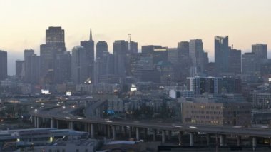 Sis içinde San Francisco Körfezi'haddeleme