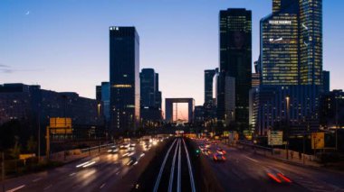 Paris yol La Grand Arche doğru lider
