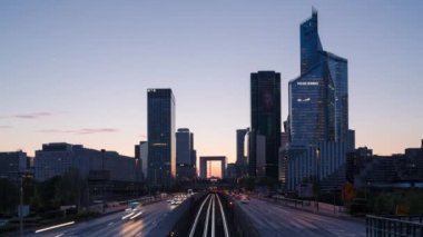 Paris yol La Grand Arche doğru lider