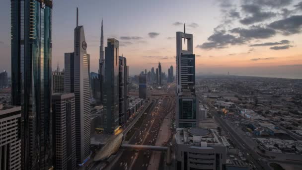 Dubai trafik ve yüksek binaların — Stok video