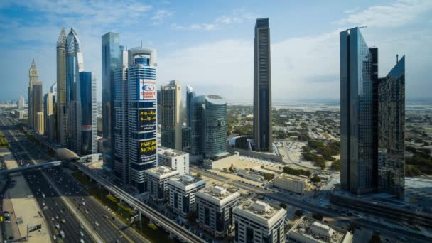 Dubai trafik ve yüksek binaların — Stok video