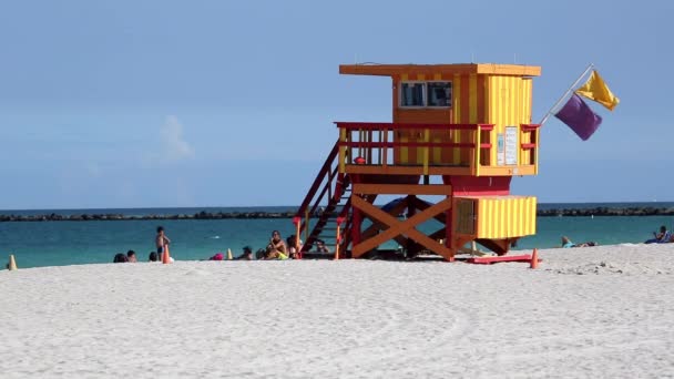Art Deco estilo Lifeguard cabana em Miami Beach — Vídeo de Stock