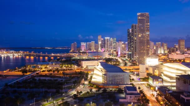 Biscayne Boulevard och horisonten av Miami — Stockvideo