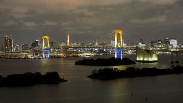 Токійська вежа та міст веселки вночі — стокове відео