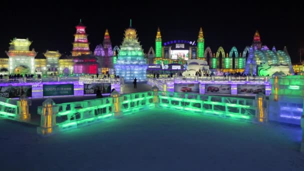 Rzeźby z lodu oświetlony w lodzie Harbin — Wideo stockowe