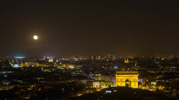 在城市，巴黎上空的月亮升起 — 图库视频影像