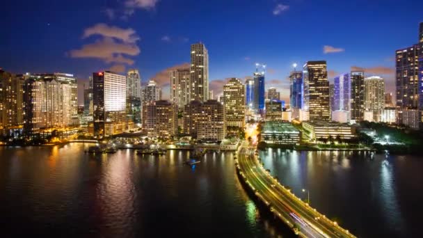 Insel bedeckt mit Wohnturm, Miami — Stockvideo
