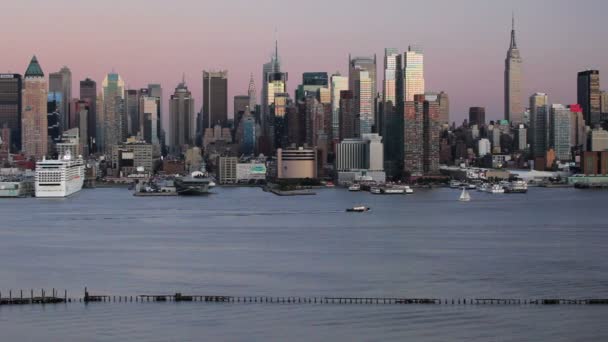 Manhattan do outro lado do rio Hudson — Vídeo de Stock