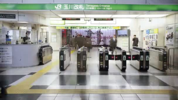 Dojeżdżających do pracy pieszo przez Shibuya Station — Wideo stockowe