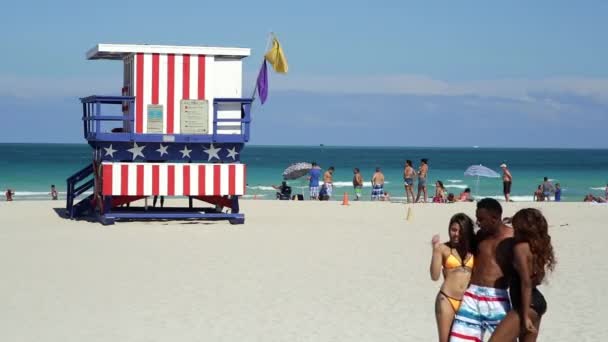 Styl art deco Chata Lifeguard na Miami Beach — Wideo stockowe