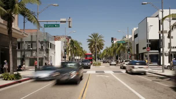Veículos em Rodeo Drive,, Los Angeles — Vídeo de Stock