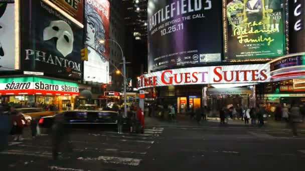 Luces de neón de la calle 42, Times Square — Vídeo de stock