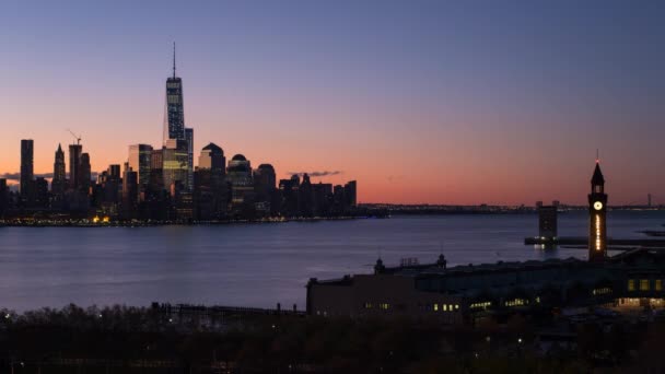 Manhattan over de Hudson rivier — Stockvideo