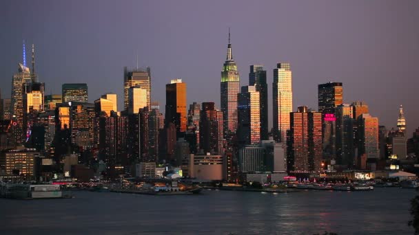 Manhattan over de Hudson rivier — Stockvideo