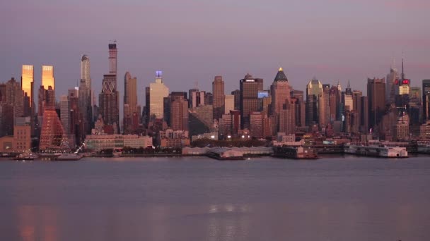 Manhattan al otro lado del río Hudson — Vídeos de Stock