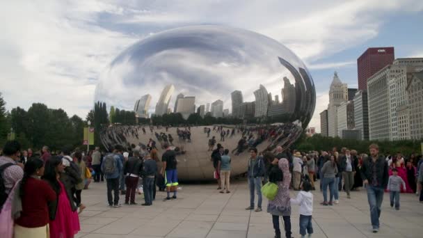 The Bean' in the Millennium Park, Chicago — Stock Video