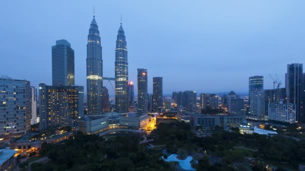 Torres gêmeas Petronas, Kuala Lumpur — Vídeo de Stock