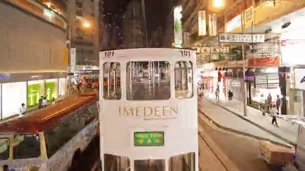 Straßenbahn auf belebten Straßen der Stadt, hong kong — Stockvideo