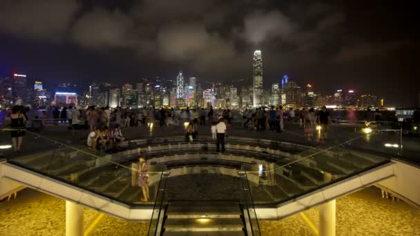 Menschen beobachten Lichtshow, hong kong — Stockvideo