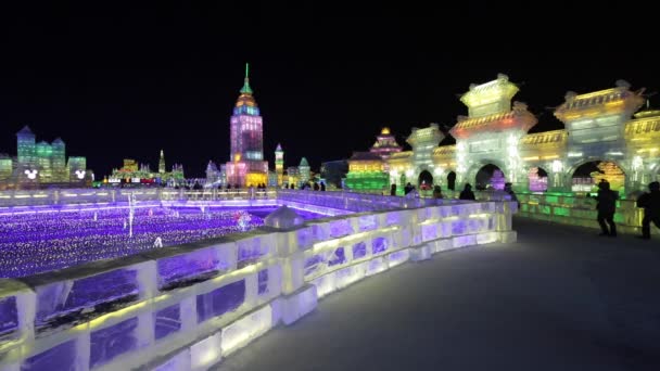 Esculturas de hielo iluminadas en el Hielo Harbin — Vídeos de Stock