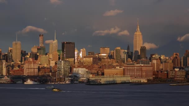 Manhattan over de Hudson rivier — Stockvideo