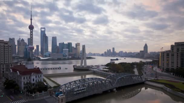 Φωτιζόμενο στον ορίζοντα νέα Pudong, Σανγκάη — Αρχείο Βίντεο