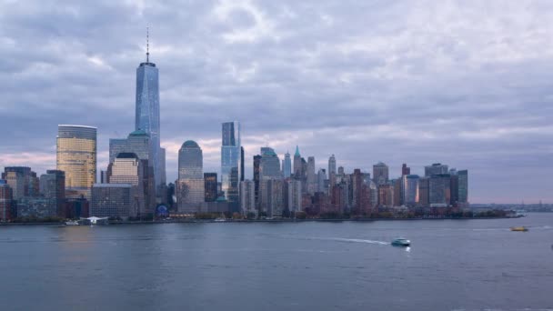 Manhattan over de Hudson rivier — Stockvideo