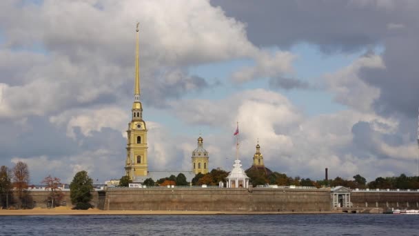 Peter and Paul Fortress on Neva riverside — Stock Video