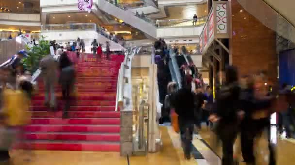 Kupujących wewnątrz kompleksu w dzielnicy Pudong — Wideo stockowe