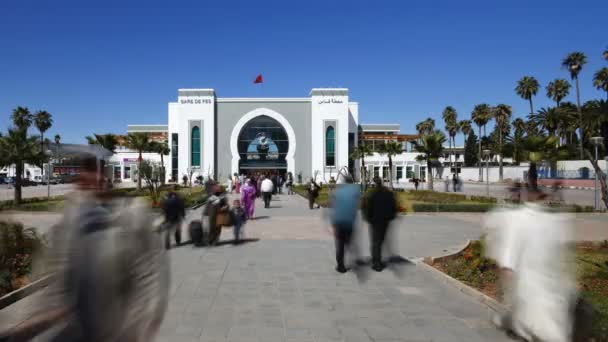 Pessoas na Estação Ferroviária Fez, Marrocos — Vídeo de Stock