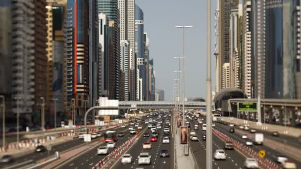 Trafic de Dubaï et immeubles de grande hauteur — Video