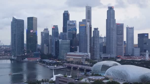 Distrito financiero con Maybank Tower, Singapur — Vídeos de Stock