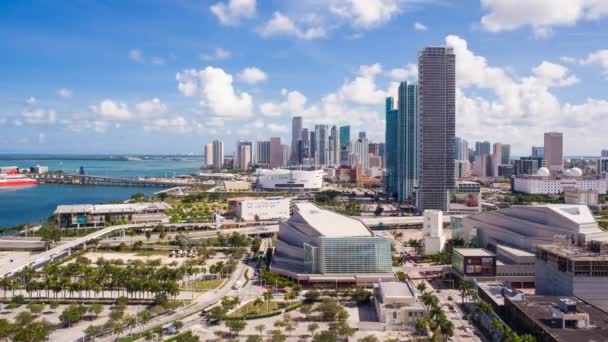 Biscayne Boulevard and the skyline of Miami — Stock Video