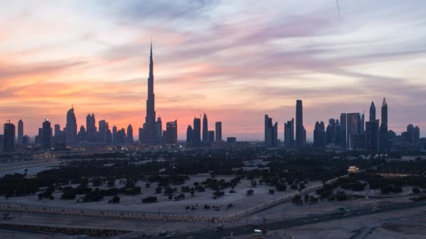 Skyline di Dubai con il Burj Khalifa — Video Stock