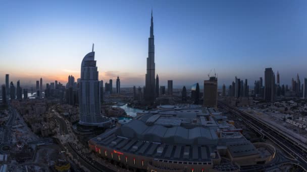 Burj Khalifa och Dubai Mall i Dubai — Stockvideo