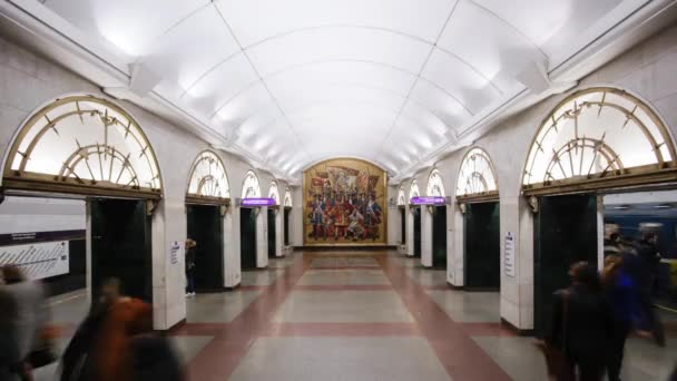 Stanice metra platforma, Petrohrad — Stock video