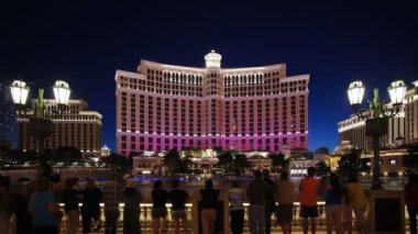  Bellagio gölü ve Strip boyunca çeşmeler