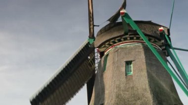 Zaanse Schans'da geleneksel yel değirmeni