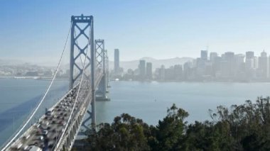 San Francisco Körfez Köprüsü ve Şehir Silüeti