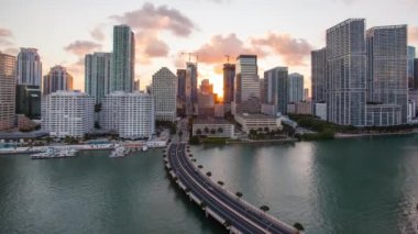 Miami daire kulede kapalı ada