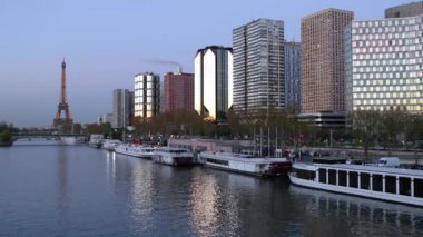 River seine ve Eyfel Kulesi, paris