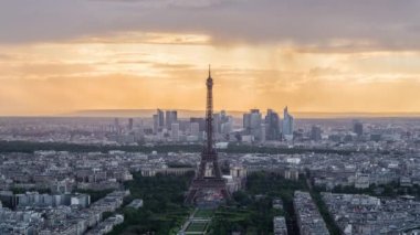 Paris Tour Eiffel Kulesi ve şehir manzarası
