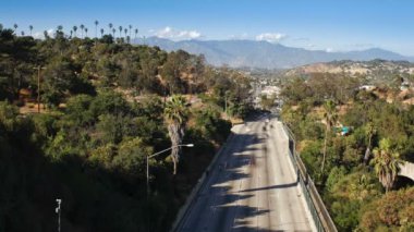 Pasadena Otoyolu Los Angeles'a gidiyor