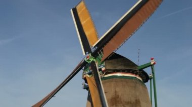 Zaanse Schans'da geleneksel yel değirmeni