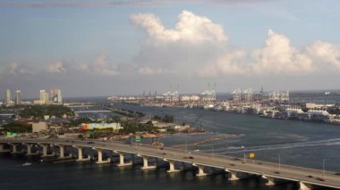Mac Arthur Causeway ve Miami Limanı