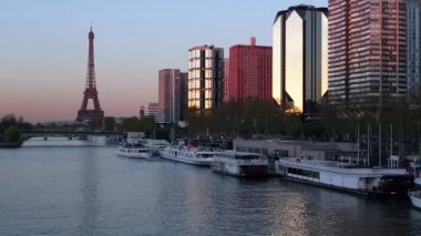 River seine ve Eyfel Kulesi, paris