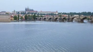 Nehir Vitava, Prag gemilerde