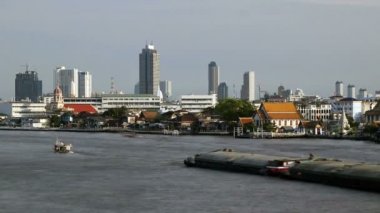  Chao Phraya Nehri boyunca deniz gemileri