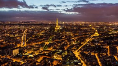 Paris Tour Eiffel Kulesi ve şehir manzarası